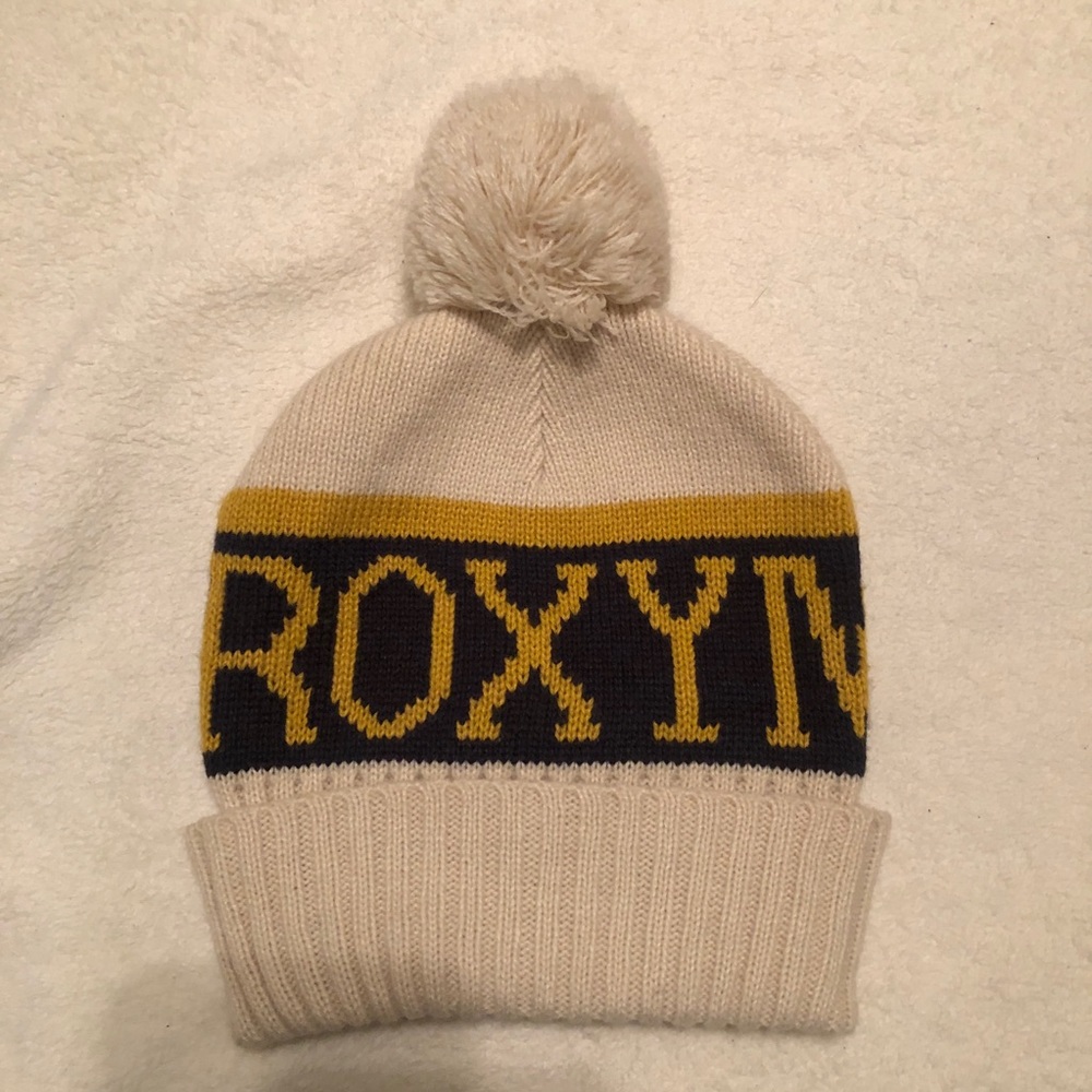 NWOT Roxy Beanie